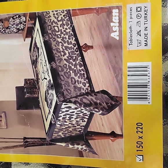 Tablecloth - Picture 6 of 6